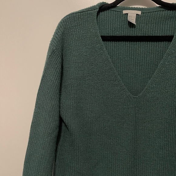 V-neck sweater - Picture 3 of 4